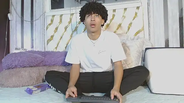 ian smith  online show from April 15, 11:28 am