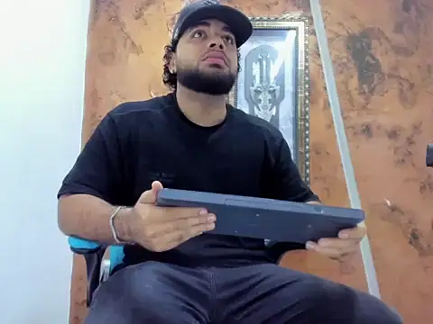 Snapshot of Chris_Evans22 chatting on February 5, 11:37 am Chris Evans22 online show from February 5, 11:37 am