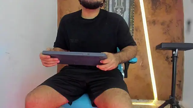 Snapshot of Chris_Evans22 chatting on February 21, 12:17 pm Chris Evans22 online show from February 21, 12:17 pm