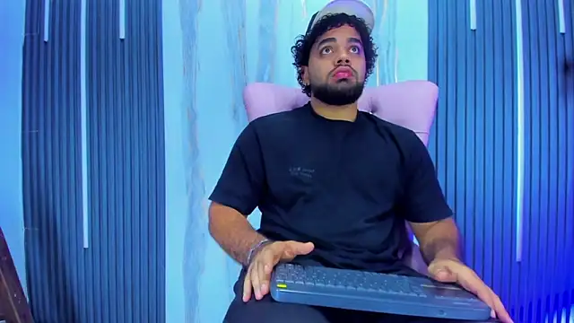 Snapshot of Chris_Evans22 chatting on February 25, 12:26 pm Chris Evans22 online show from February 25, 12:26 pm