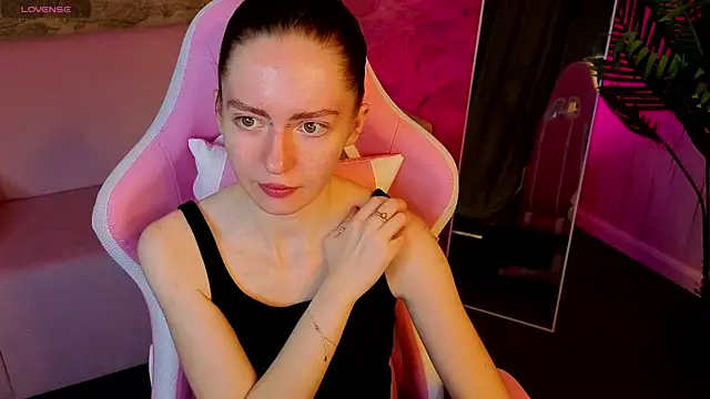 KristineValbuena online show from February 11, 1:10 am