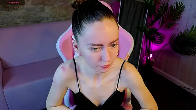 KristineValbuena online show from February 17, 1:24 am