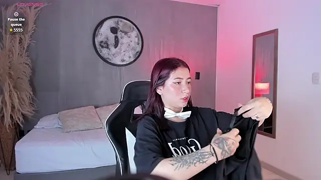 charlottee27  online show from February 25, 2:21 am