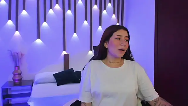 charlottee27  online show from April 15, 2:29 am