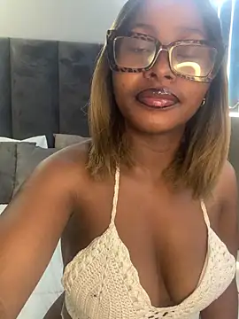 Snapshot of SexyLaylahx chatting on February 3, 12:54 pm SexyLaylahx online show from February 3, 12:54 pm