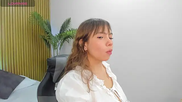 milaack  online show from February 13, 7:32 pm