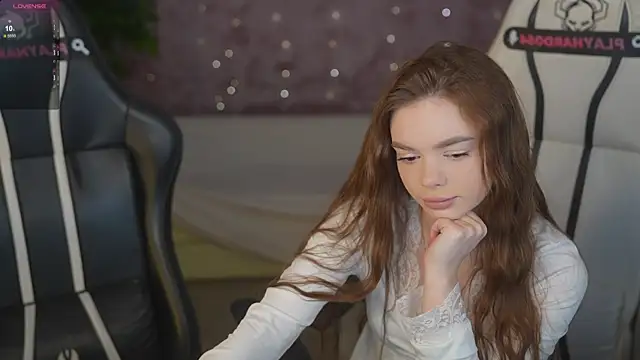 Snapshot of Zlata_Sky chatting on July 20, 11:23 am Zlata Sky online show from July 20, 11:23 am