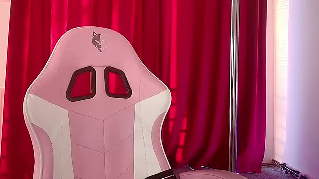 Snapshot of LunaAllure chatting on February 27, 3:12 pm LunaAllure online show from February 27, 3:12 pm