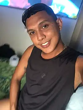 Snapshot of _Usher chatting on March 1, 9:28 pm Usher online show from March 1, 9:28 pm