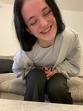 LeonieClaire online show from February 17, 4:24 pm