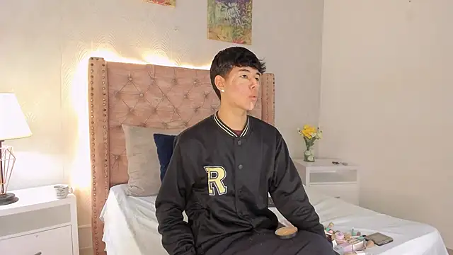 noah lewiss online show from February 13, 10:33 am