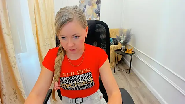 CharlotteKerti online show from June 3, 12:52 pm