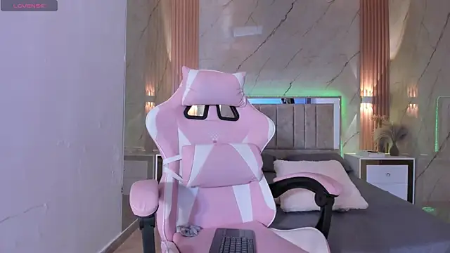 avigail xo online show from April 6, 6:31 pm