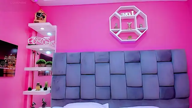 ManuelaJohnson online show from April 12, 12:43 pm