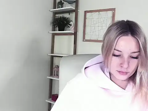 Snapshot of VelvetAngela chatting on February 19, 6:53 am VelvetAngela online show from February 19, 6:53 am