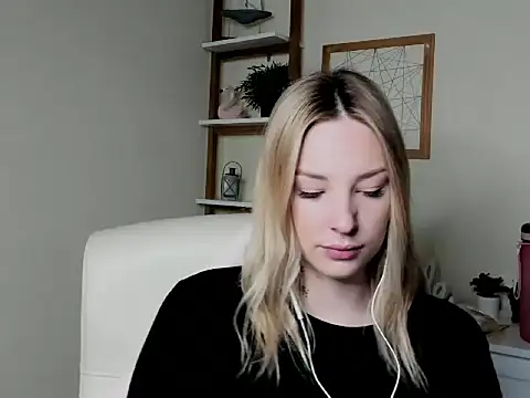 Snapshot of VelvetAngela chatting on February 24, 6:33 am VelvetAngela online show from February 24, 6:33 am