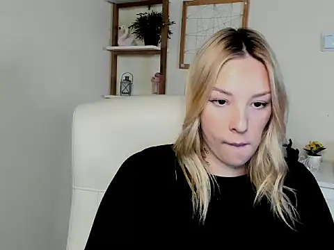 Snapshot of VelvetAngela chatting on March 4, 1:28 pm VelvetAngela online show from March 4, 1:28 pm