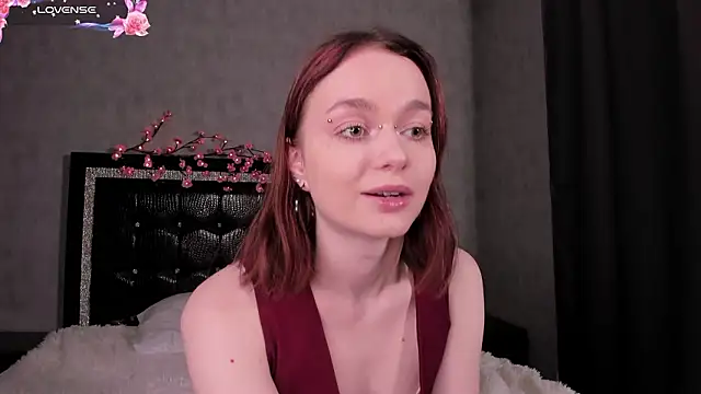 LillianPerry online show from March 1, 7:05 pm