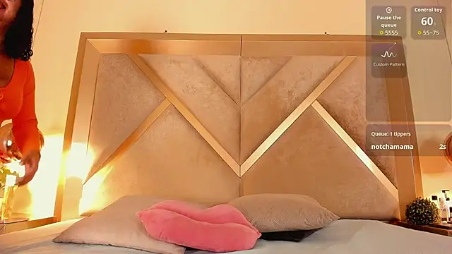 Snapshot of LaraandAxel chatting on February 25, 7:56 pm LaraandAxel online show from February 25, 7:56 pm