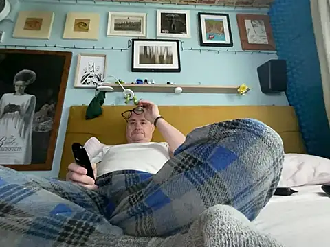 Snapshot of dribbleandthrob chatting on February 9, 12:09 pm dribbleandthrob online show from February 9, 12:09 pm