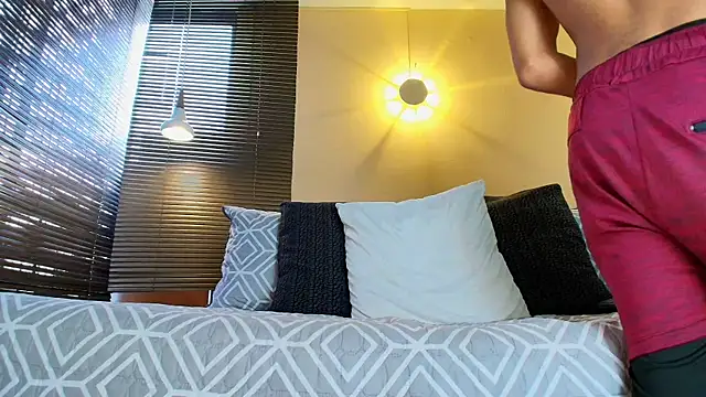 Snapshot of Damon_Salvarote_S chatting on February 28, 7:48 pm Damon Salvarote S online show from February 28, 7:48 pm