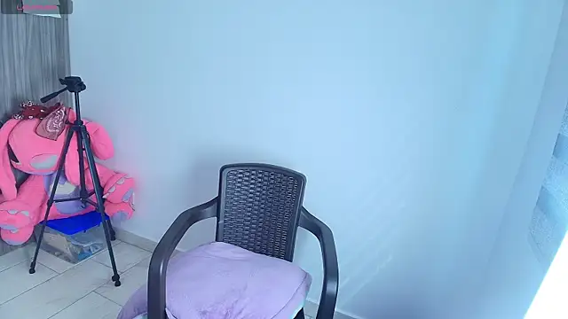 alys love online show from April 15, 7:58 pm