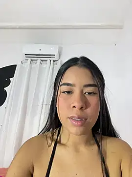 Snapshot of Katty_honey_ chatting on February 19, 2:18 am Katty honey online show from February 19, 2:18 am