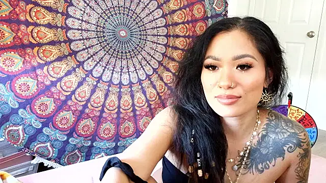 Snapshot of 222goddess444you chatting on June 4, 10:49 pm 222goddess444you online show from June 4, 10:49 pm