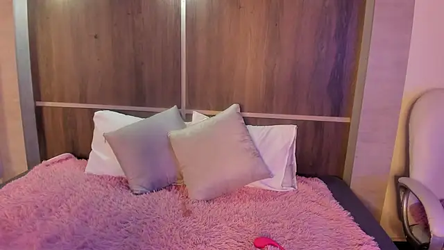 Snapshot of Brynaa chatting on February 11, 5:01 am Brynaa online show from February 11, 5:01 am