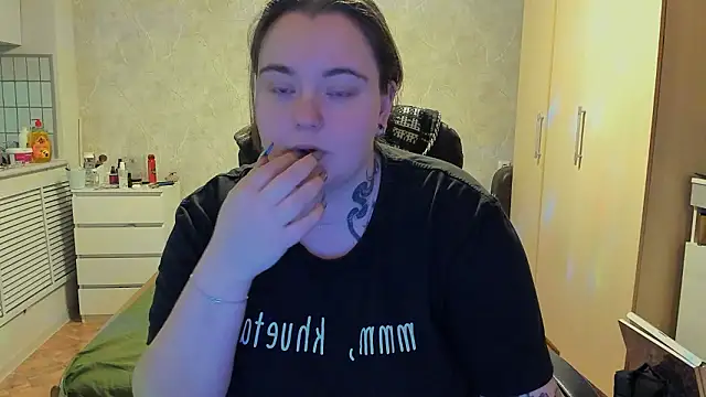 Snapshot of katya_idinax chatting on February 5, 3:05 pm katya idinax online show from February 5, 3:05 pm