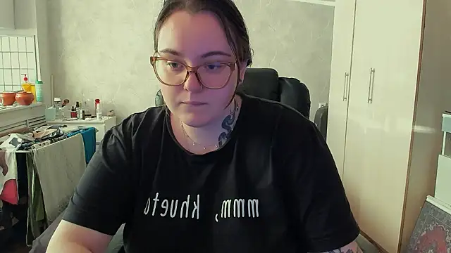 Snapshot of katya_idinax chatting on February 7, 11:14 am katya idinax online show from February 7, 11:14 am