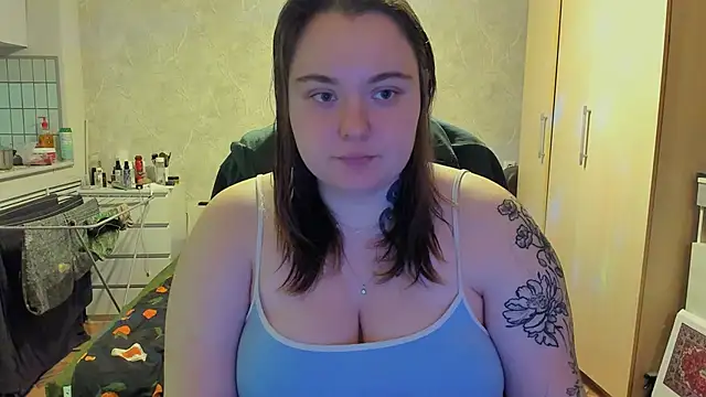 Snapshot of katya_idinax chatting on February 13, 3:30 pm katya idinax online show from February 13, 3:30 pm