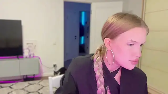 Snapshot of DannSago chatting on February 27, 5:13 pm DannSago online show from February 27, 5:13 pm