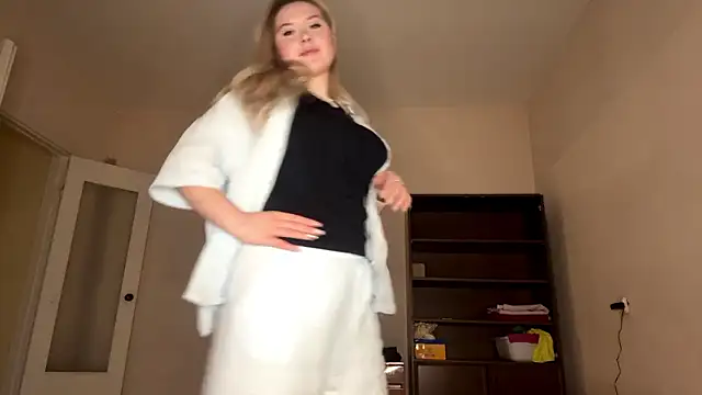 Snapshot of colamy chatting on February 19, 2:13 pm colamy online show from February 19, 2:13 pm