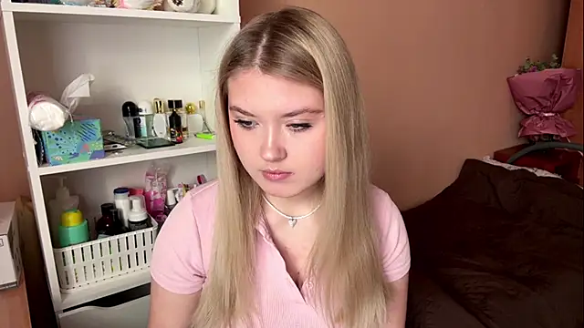 Snapshot of colamy chatting on February 22, 7:40 am colamy online show from February 22, 7:40 am