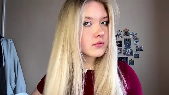 Snapshot of colamy chatting on March 1, 7:32 am colamy online show from March 1, 7:32 am