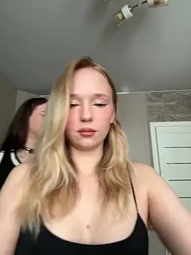 RollDollsi online show from May 26, 4:30 am
