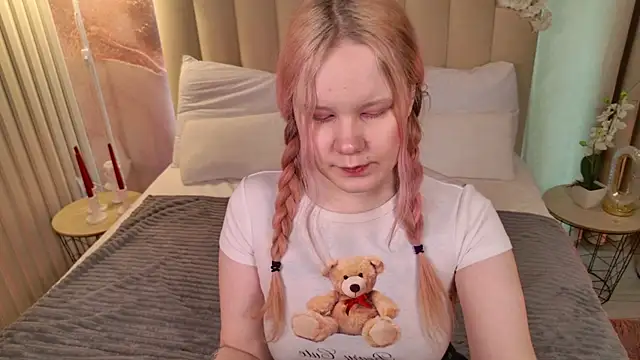 AnnieVibe online show from March 28, 5:34 pm