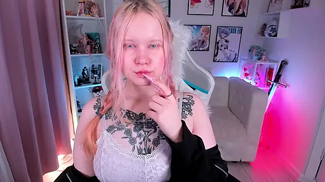 AnnieVibe online show from April 6, 5:36 pm