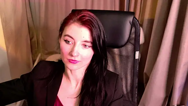 Snapshot of NicoleLuxe chatting on February 12, 3:29 pm NicoleLuxe online show from February 12, 3:29 pm