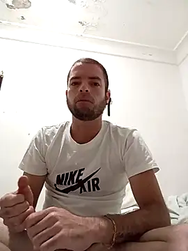 Snapshot of Richard241823 chatting on March 21, 8:30 am Richard241823 online show from March 21, 8:30 am