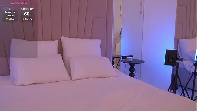 Snapshot of JennyBlow chatting on February 26, 12:48 pm JennyBlow online show from February 26, 12:48 pm