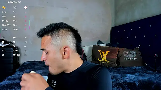 Snapshot of diegocr__ chatting on July 27, 12:17 am diegocr online show from July 27, 12:17 am