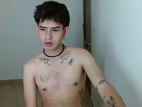 Snapshot of mike_smith03 chatting on April 10, 3:28 pm mike smith03 online show from April 10, 3:28 pm