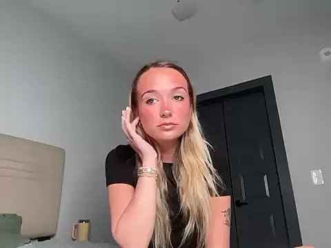 kelseyblu online show from March 12, 3:45 am