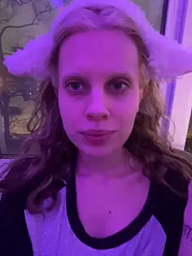 Snapshot of Maxine_gold chatting on February 27, 8:09 pm Maxine gold online show from February 27, 8:09 pm