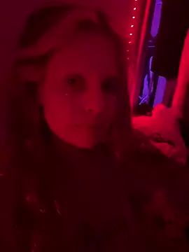 Maxine gold online show from April 3, 5:00 pm