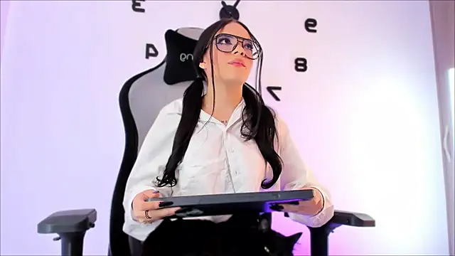 melisa meow  online show from February 2, 3:00 pm