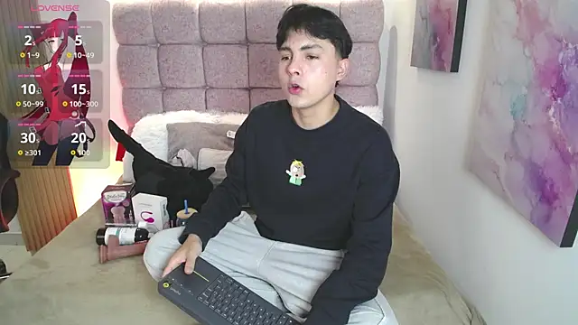 Samu Hott online show from June 1, 8:10 pm