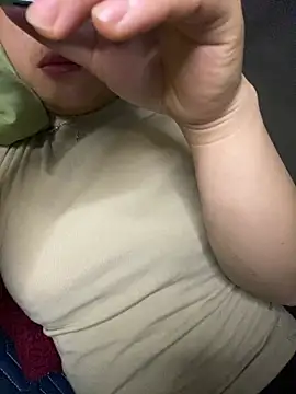 Snapshot of Myimy chatting on April 4, 12:20 am Myimy online show from April 4, 12:20 am